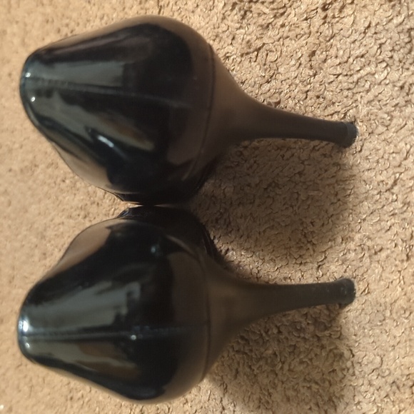 Stuart Weitzman Black Heels Classic Patent Pumps - Picture 3 of 6